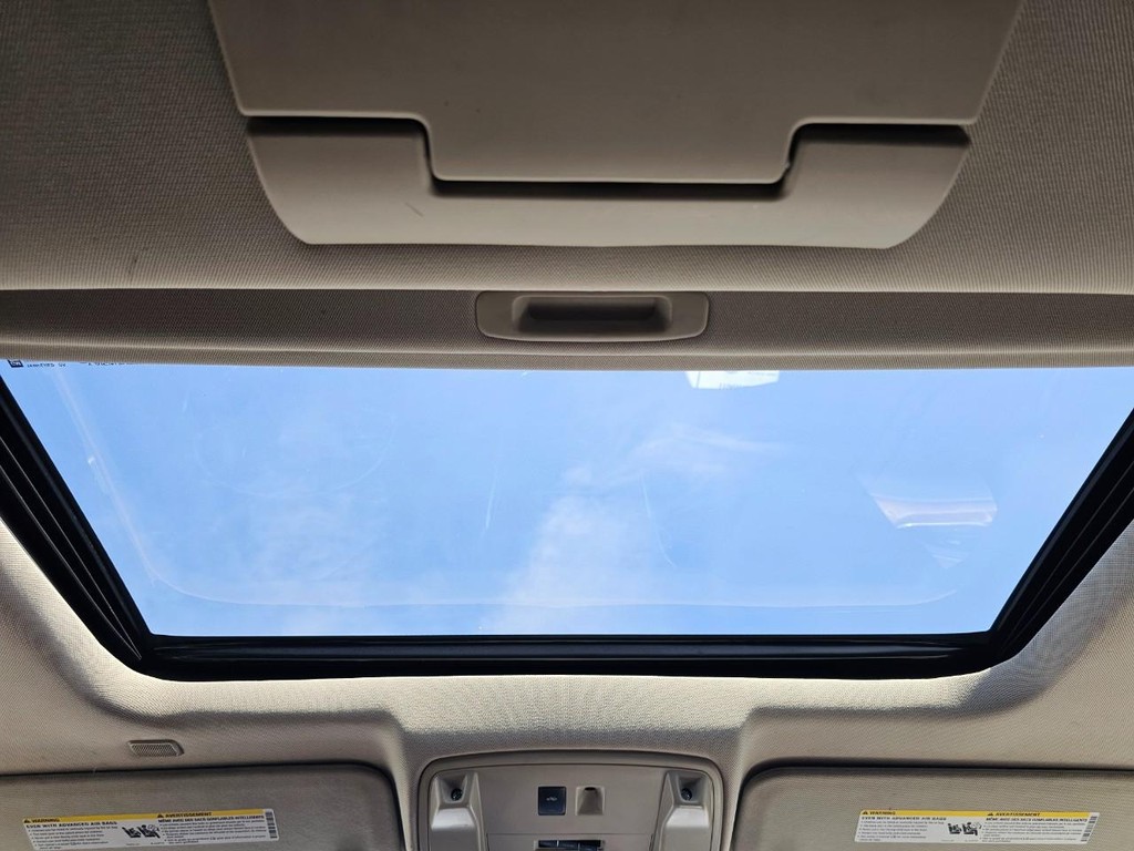 Cadillac Escalade ESV Vehicle Full-screen Gallery Image 36