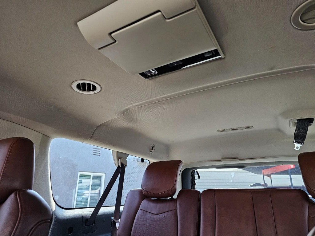 Cadillac Escalade ESV Vehicle Full-screen Gallery Image 39