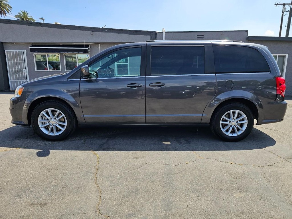 Dodge Grand Caravan Vehicle Full-screen Gallery Image 3