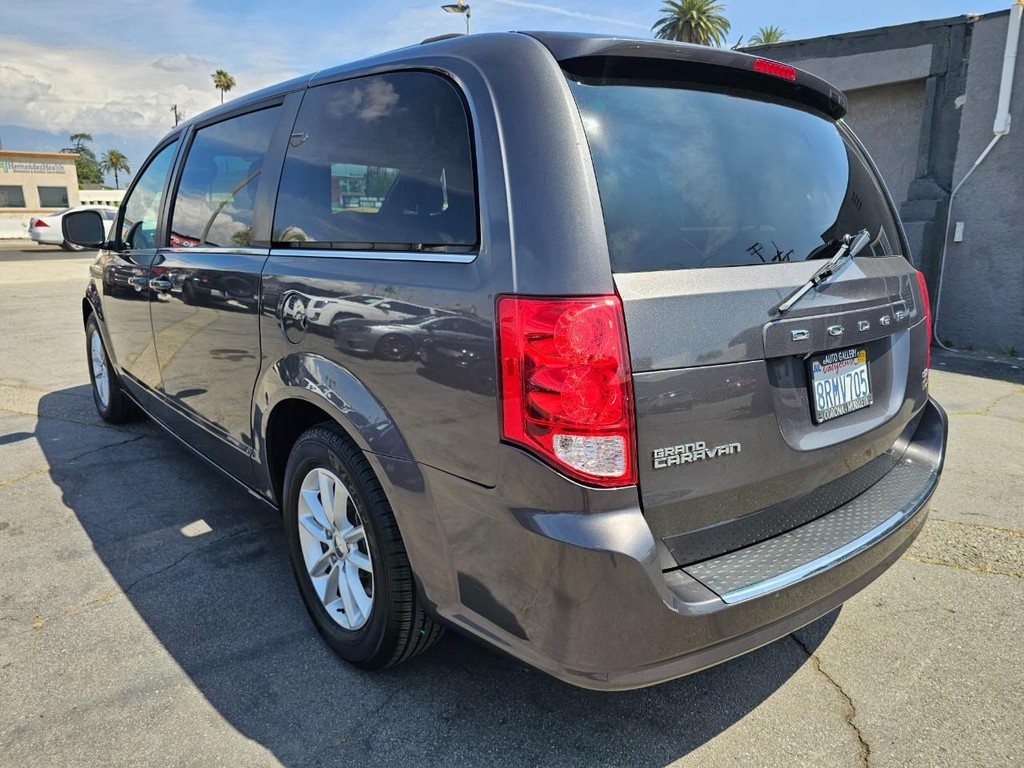 Dodge Grand Caravan Vehicle Full-screen Gallery Image 4