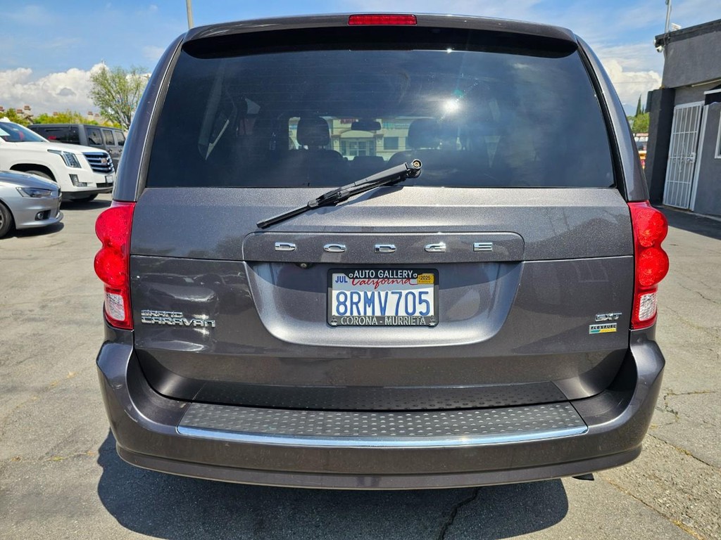 Dodge Grand Caravan Vehicle Full-screen Gallery Image 5