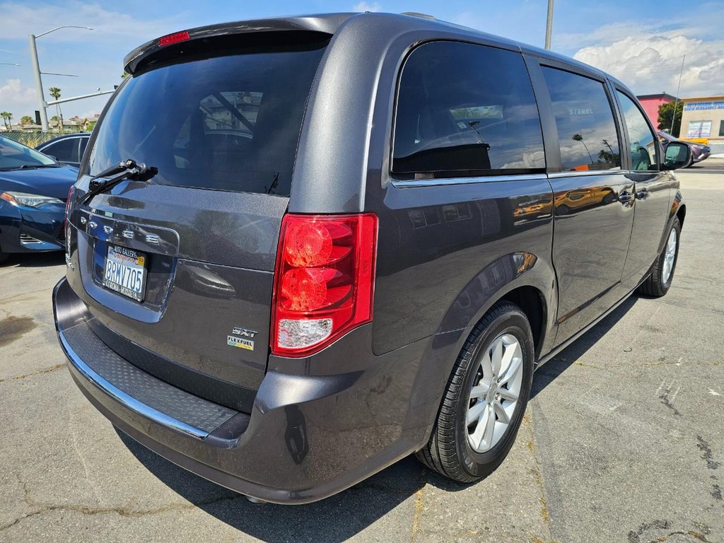 Dodge Grand Caravan Vehicle Full-screen Gallery Image 6