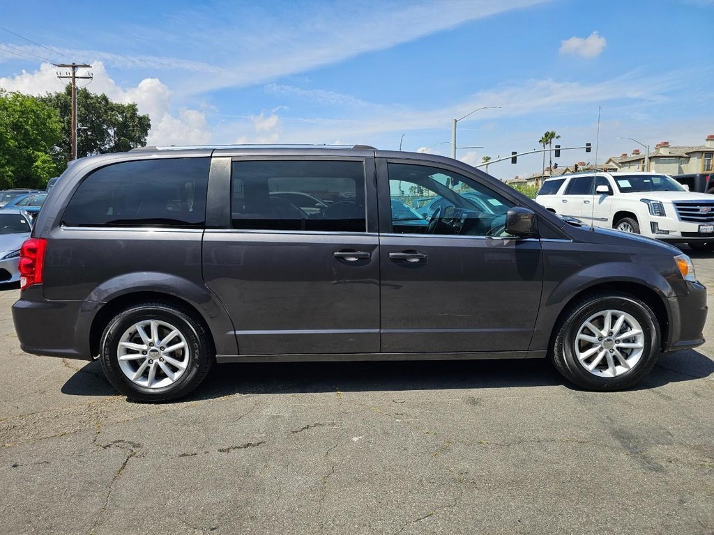 Dodge Grand Caravan Vehicle Full-screen Gallery Image 7