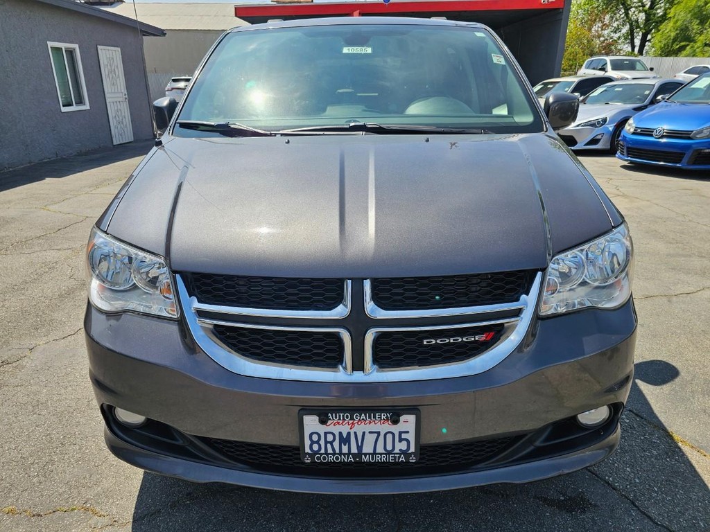 Dodge Grand Caravan Vehicle Full-screen Gallery Image 9