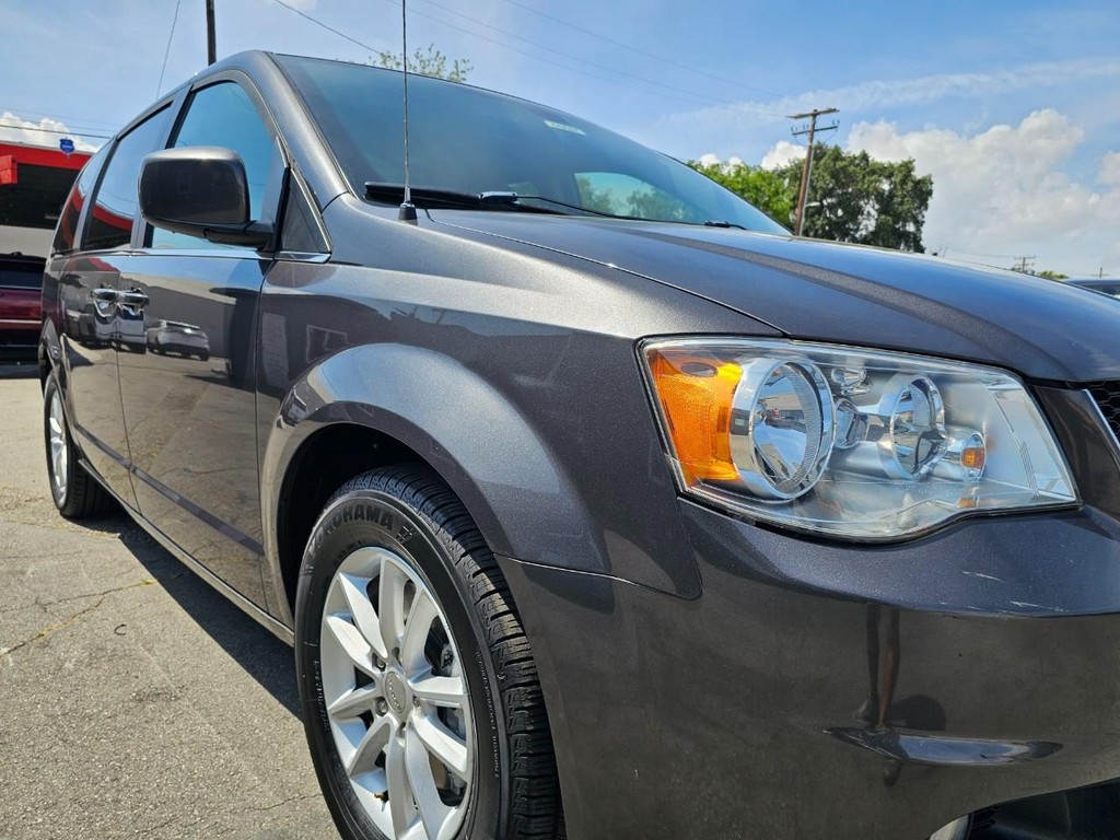 Dodge Grand Caravan Vehicle Full-screen Gallery Image 10