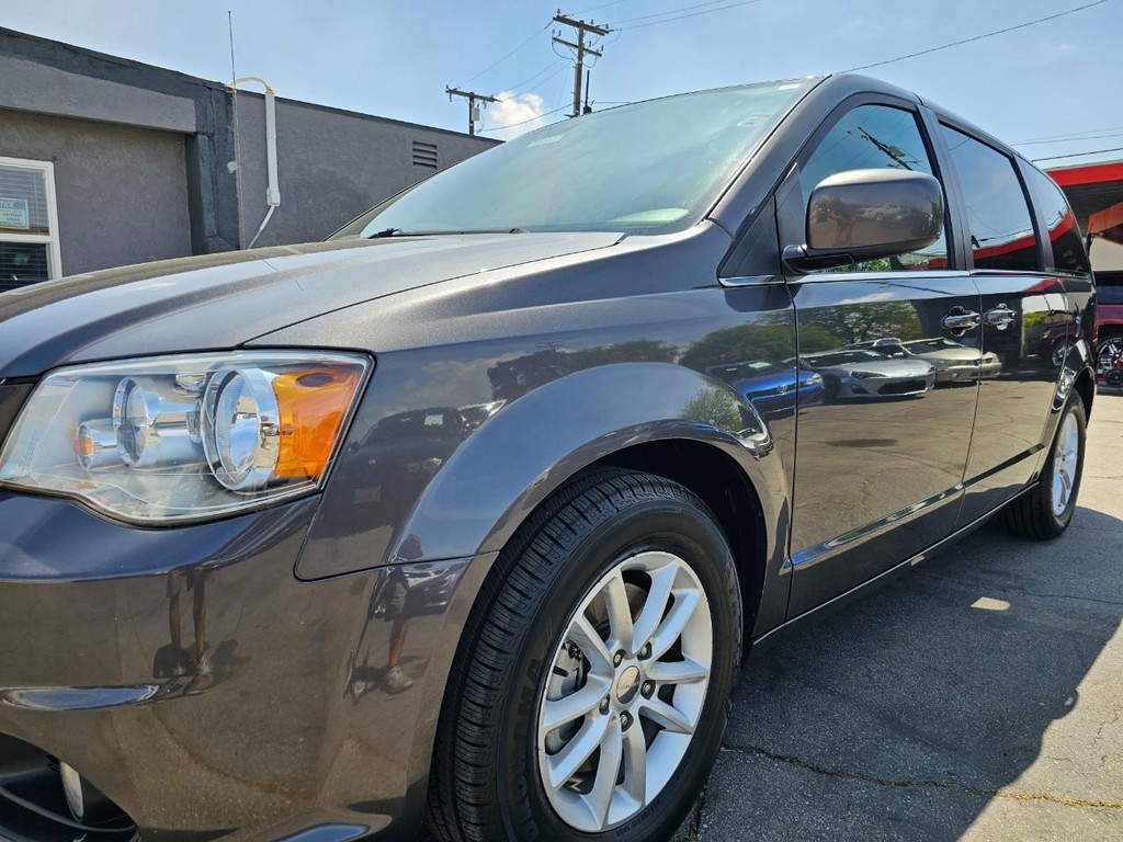 Dodge Grand Caravan Vehicle Full-screen Gallery Image 11