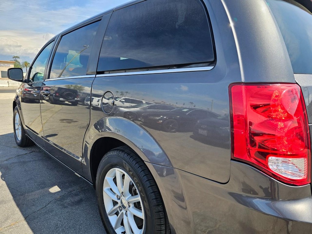 Dodge Grand Caravan Vehicle Full-screen Gallery Image 12