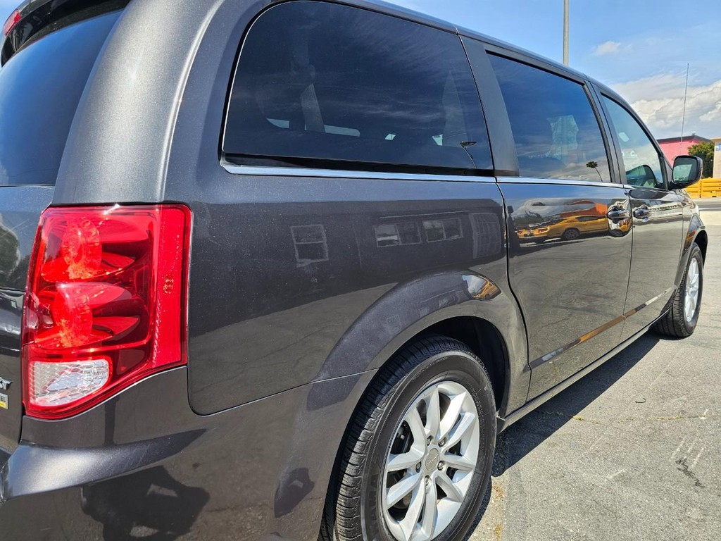 Dodge Grand Caravan Vehicle Full-screen Gallery Image 13