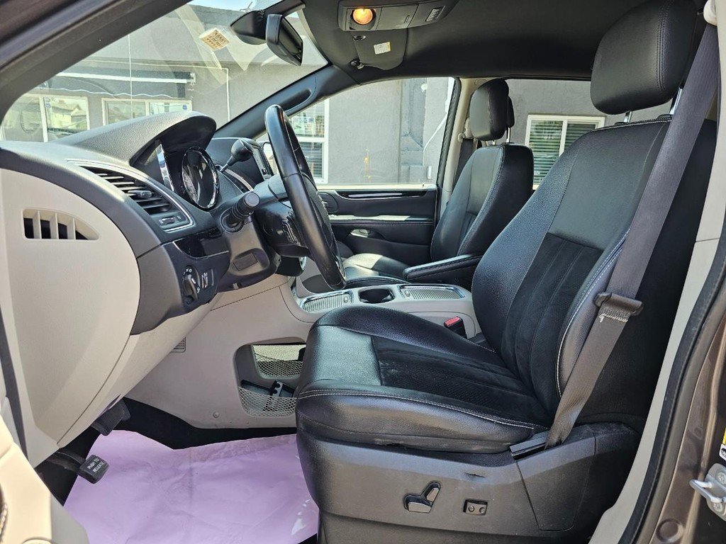 Dodge Grand Caravan Vehicle Full-screen Gallery Image 16