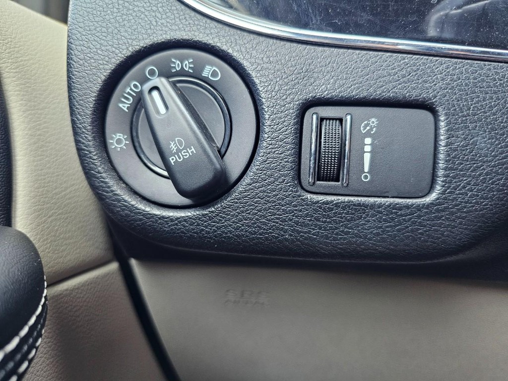 Dodge Grand Caravan Vehicle Full-screen Gallery Image 17