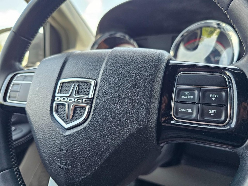 Dodge Grand Caravan Vehicle Full-screen Gallery Image 19