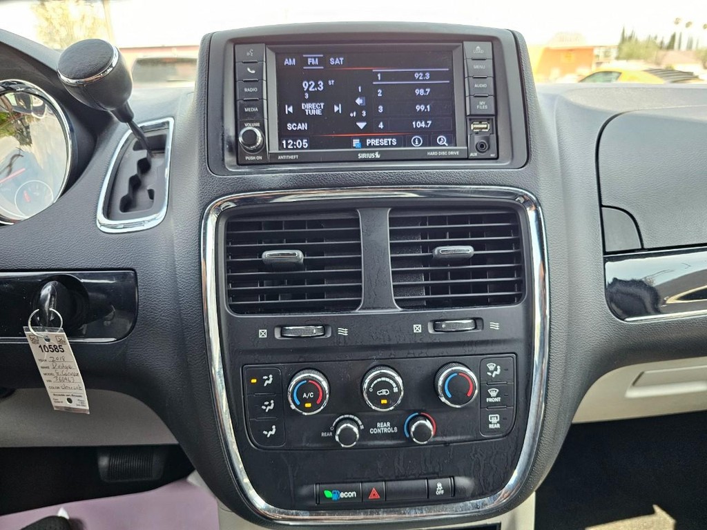 Dodge Grand Caravan Vehicle Full-screen Gallery Image 21