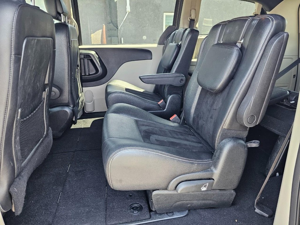 Dodge Grand Caravan Vehicle Full-screen Gallery Image 23