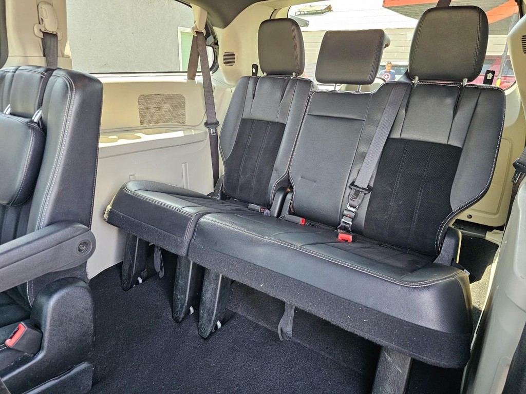 Dodge Grand Caravan Vehicle Full-screen Gallery Image 24