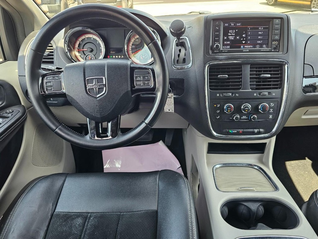 Dodge Grand Caravan Vehicle Full-screen Gallery Image 26