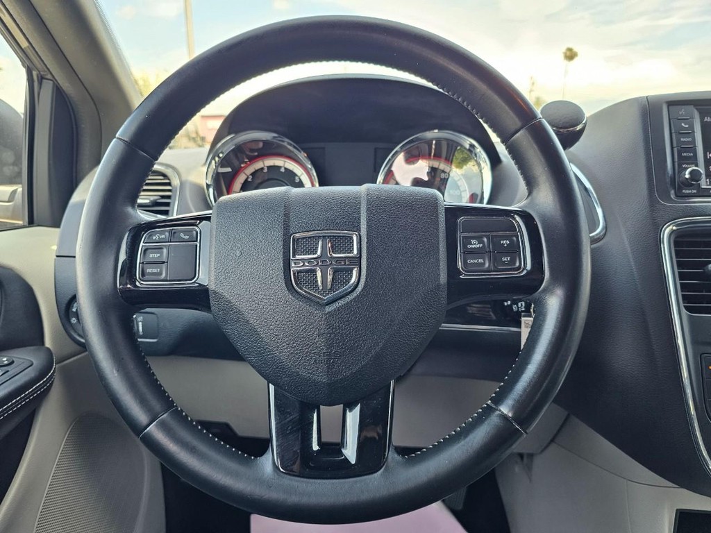 Dodge Grand Caravan Vehicle Full-screen Gallery Image 27