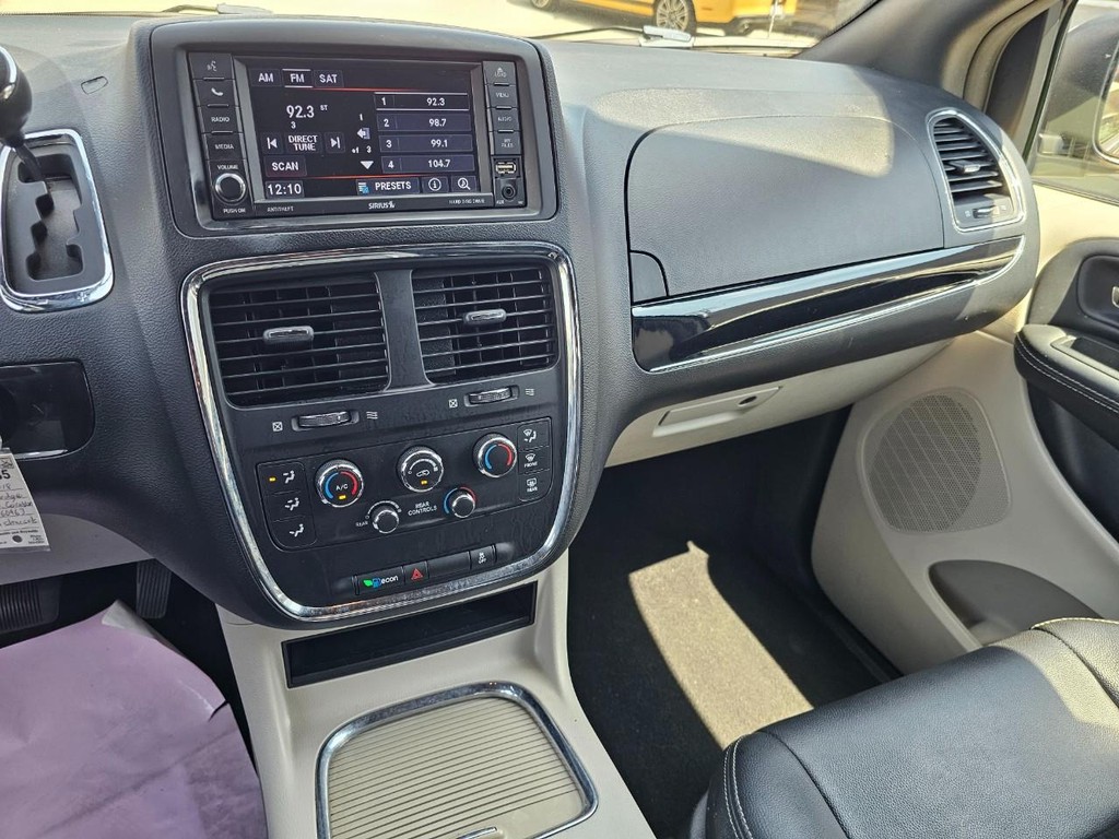 Dodge Grand Caravan Vehicle Full-screen Gallery Image 29