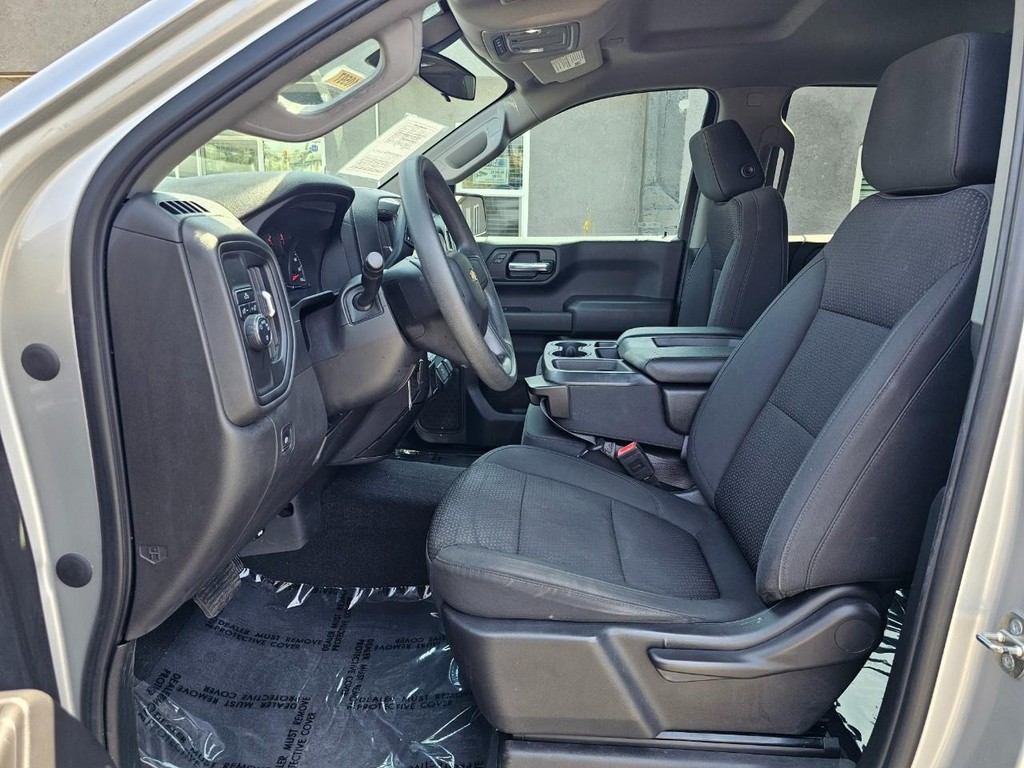 Chevrolet Silverado 1500 Vehicle Full-screen Gallery Image 17