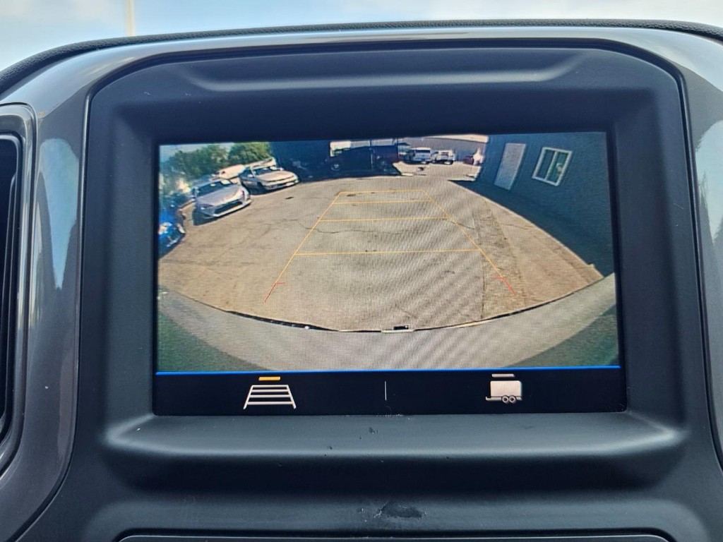 Chevrolet Silverado 1500 Vehicle Full-screen Gallery Image 21