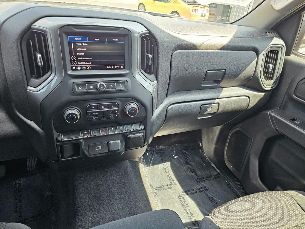 Chevrolet Silverado 1500 Vehicle Full-screen Gallery Image 27