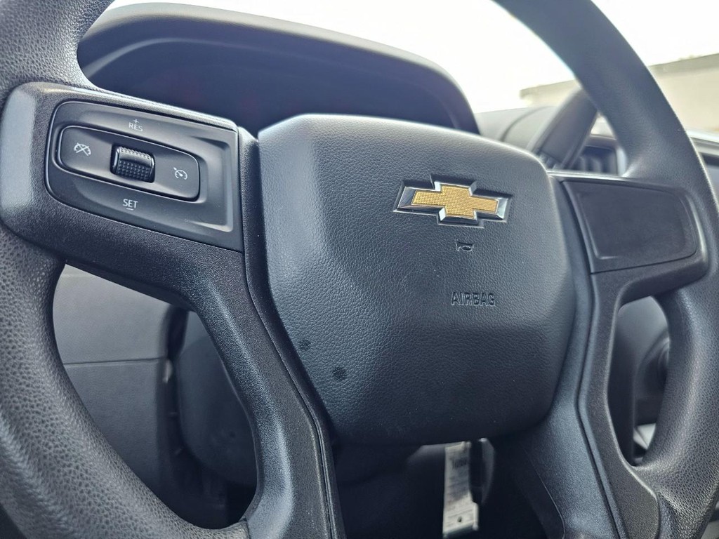 Chevrolet Silverado 1500 Vehicle Full-screen Gallery Image 31