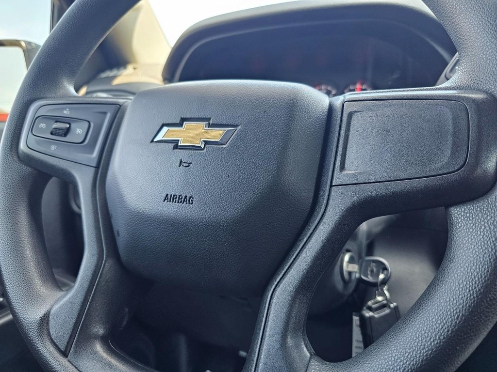 Chevrolet Silverado 1500 Vehicle Full-screen Gallery Image 32