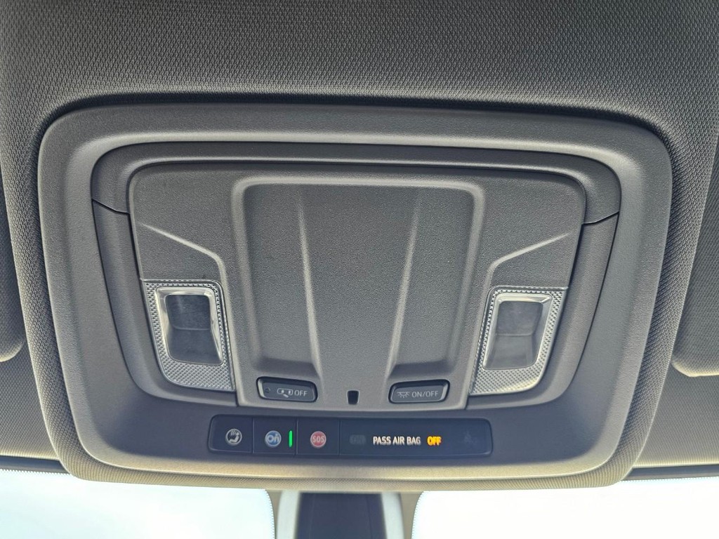 Chevrolet Silverado 1500 Vehicle Full-screen Gallery Image 33