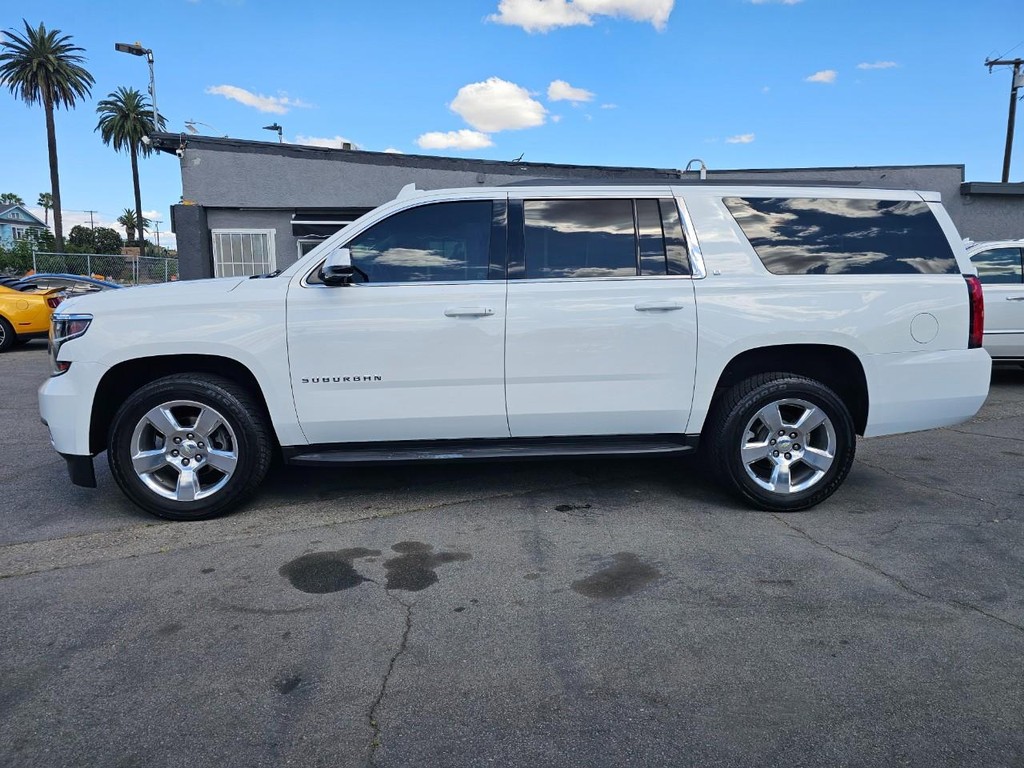 Chevrolet Suburban Vehicle Full-screen Gallery Image 3