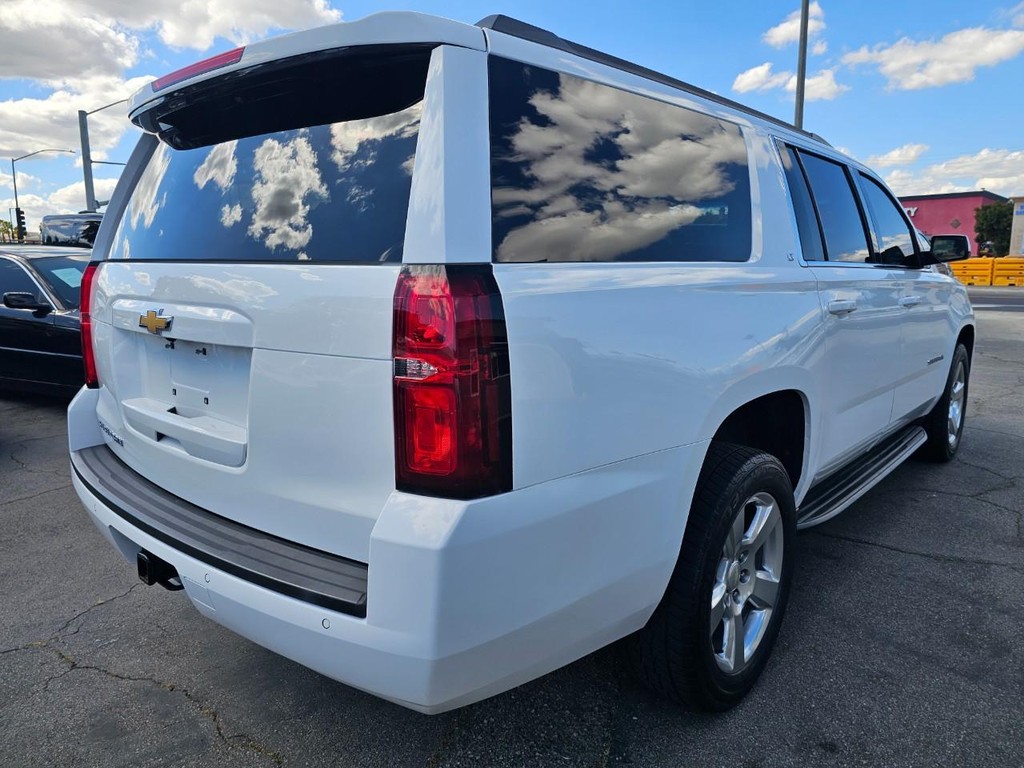 Chevrolet Suburban Vehicle Full-screen Gallery Image 6