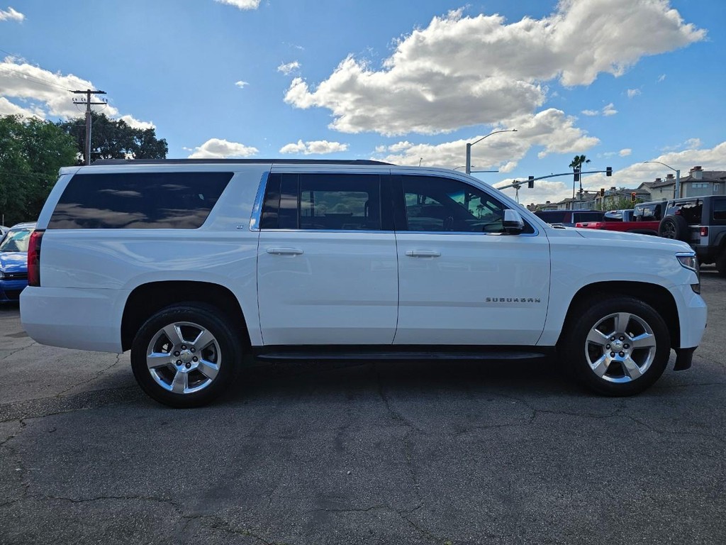 Chevrolet Suburban Vehicle Full-screen Gallery Image 7