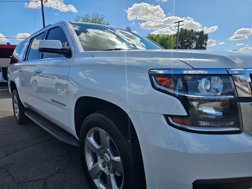 Chevrolet Suburban Vehicle Full-screen Gallery Image 10