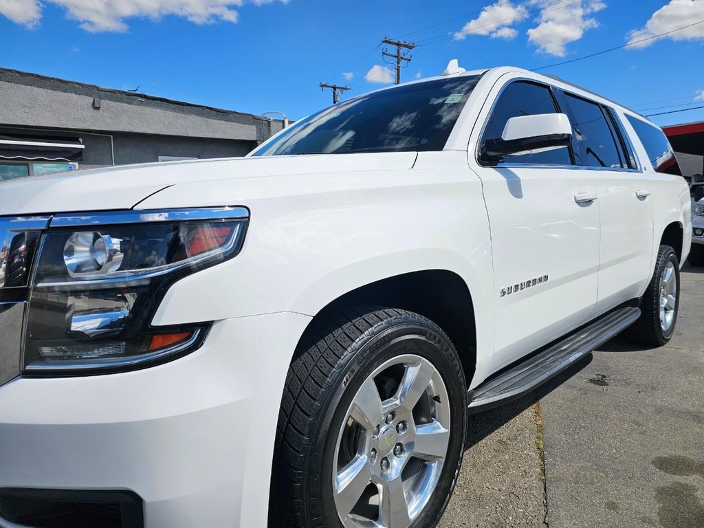 Chevrolet Suburban Vehicle Full-screen Gallery Image 11