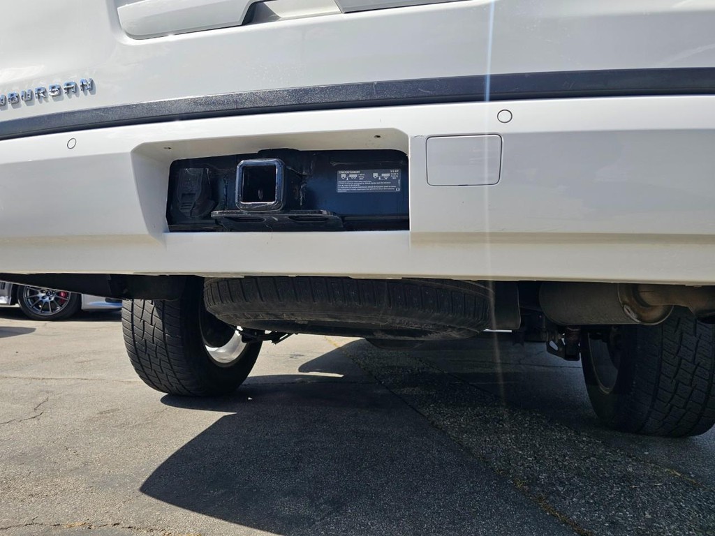 Chevrolet Suburban Vehicle Full-screen Gallery Image 15