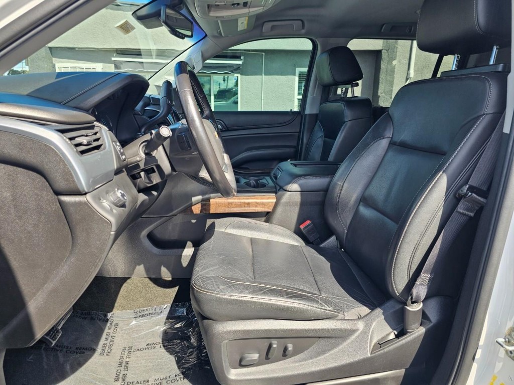 Chevrolet Suburban Vehicle Full-screen Gallery Image 19