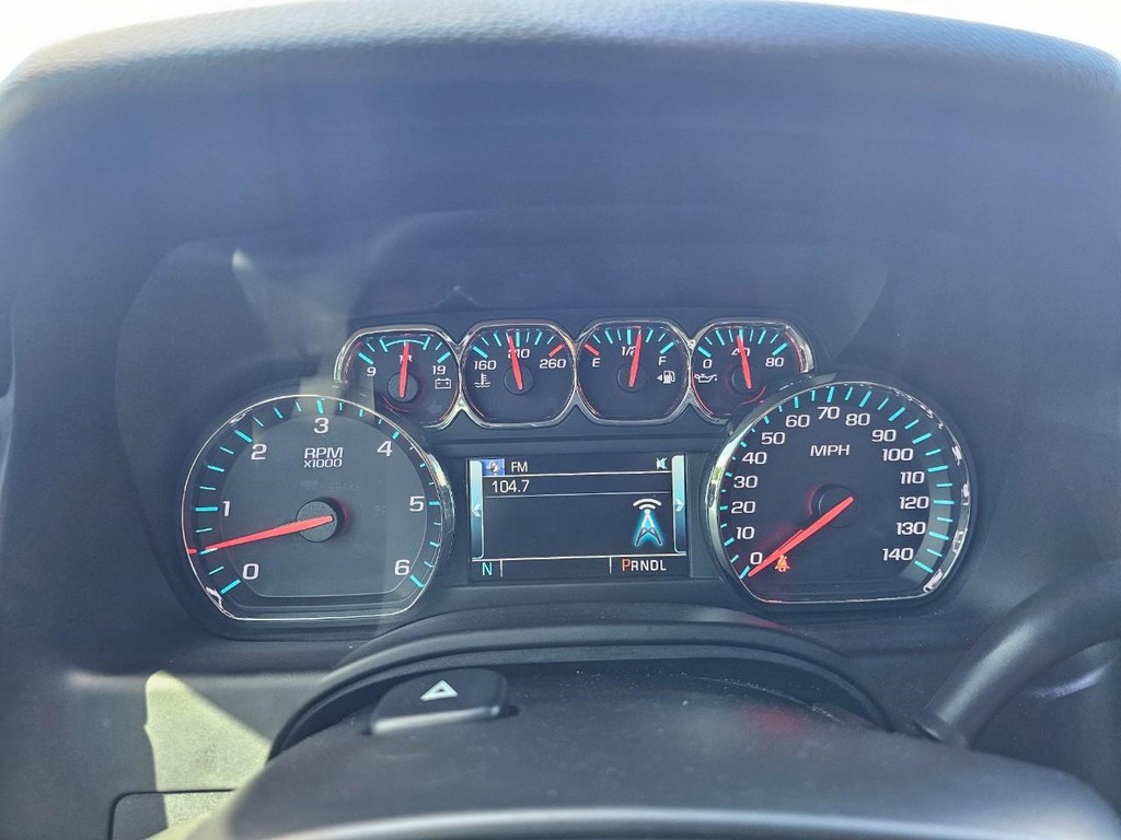 Chevrolet Suburban Vehicle Full-screen Gallery Image 23