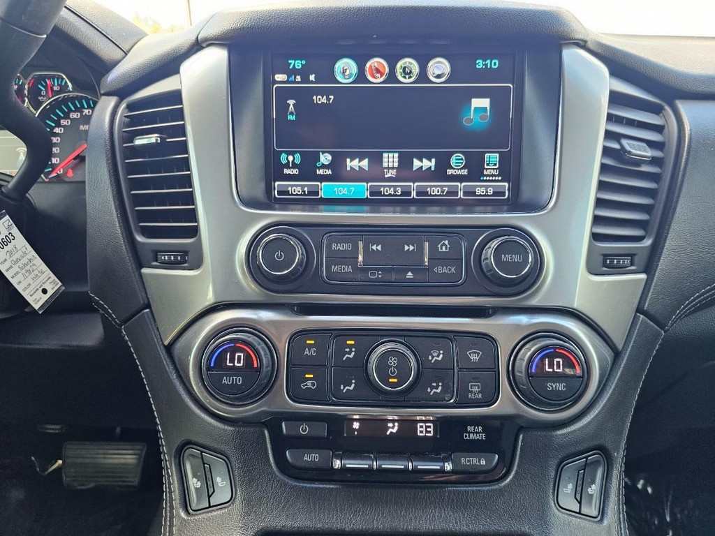 Chevrolet Suburban Vehicle Full-screen Gallery Image 24