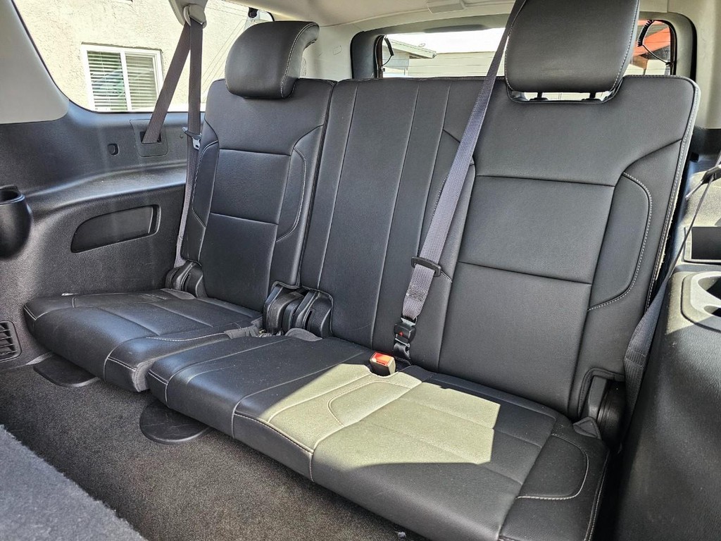 Chevrolet Suburban Vehicle Full-screen Gallery Image 27