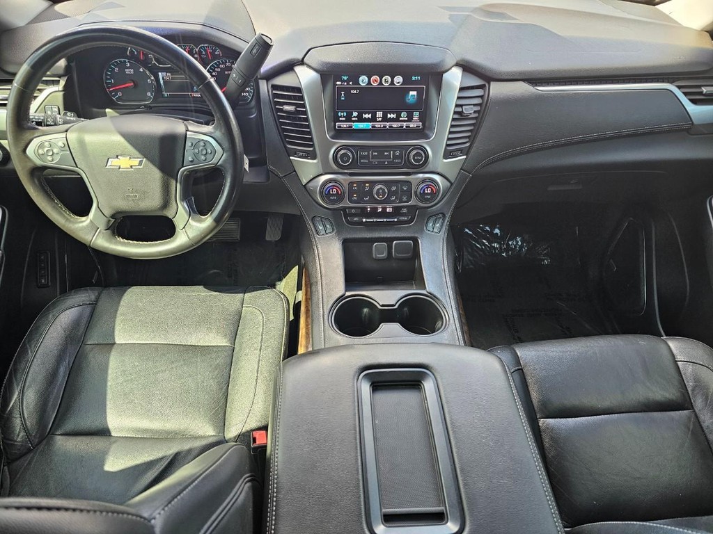 Chevrolet Suburban Vehicle Full-screen Gallery Image 29