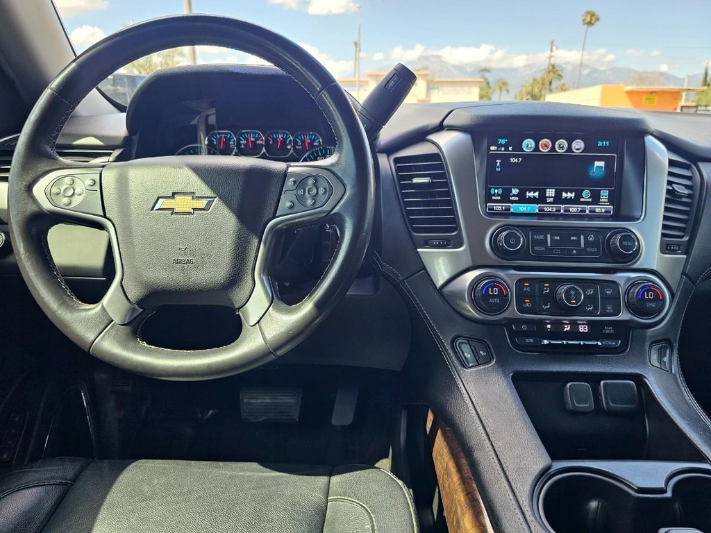 Chevrolet Suburban Vehicle Full-screen Gallery Image 30