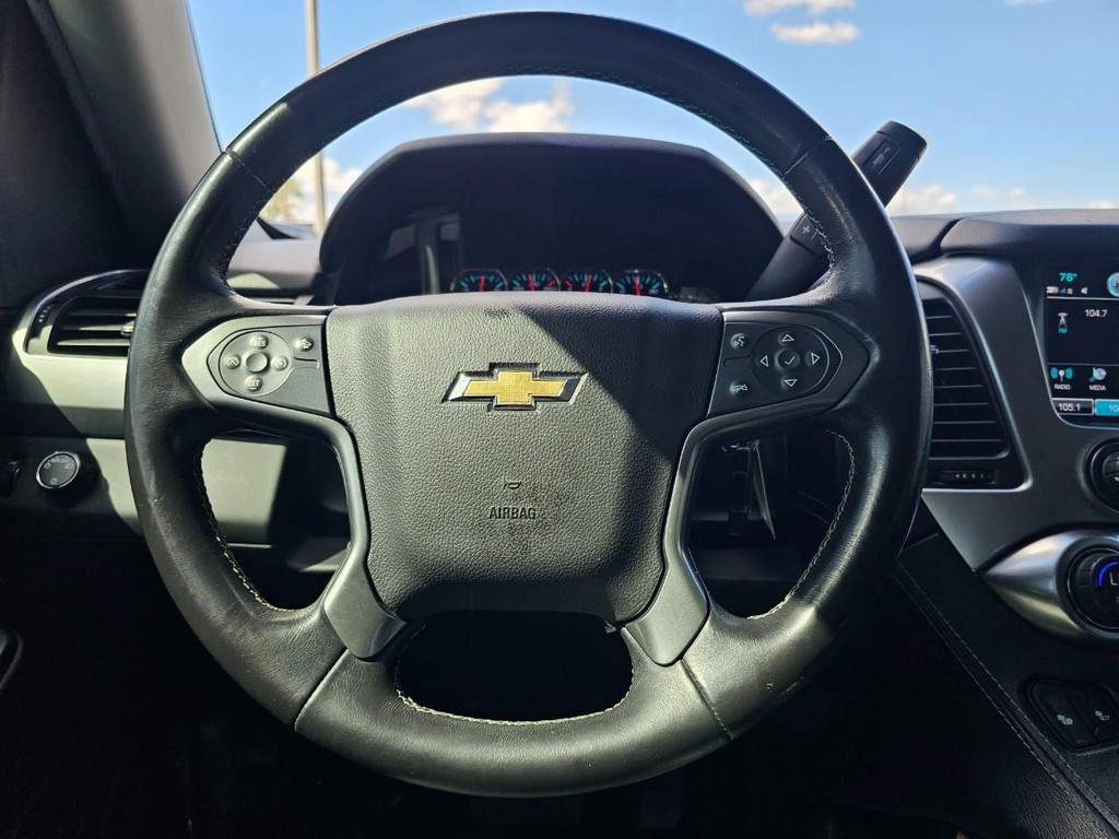 Chevrolet Suburban Vehicle Full-screen Gallery Image 31