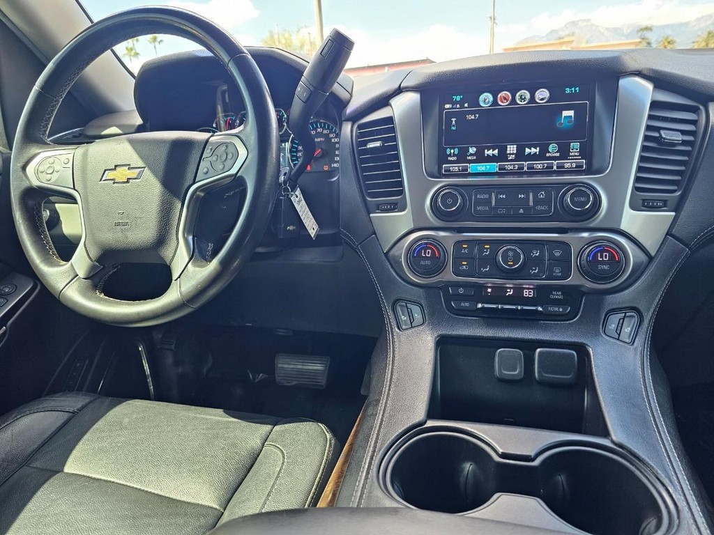 Chevrolet Suburban Vehicle Full-screen Gallery Image 32