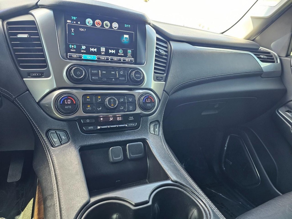 Chevrolet Suburban Vehicle Full-screen Gallery Image 33