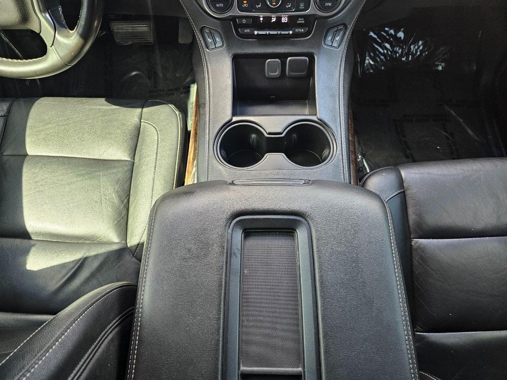 Chevrolet Suburban Vehicle Full-screen Gallery Image 34