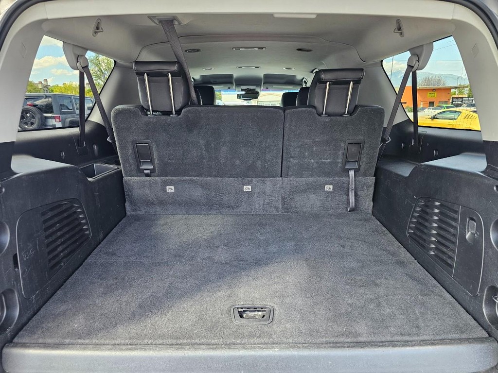 Chevrolet Suburban Vehicle Full-screen Gallery Image 36