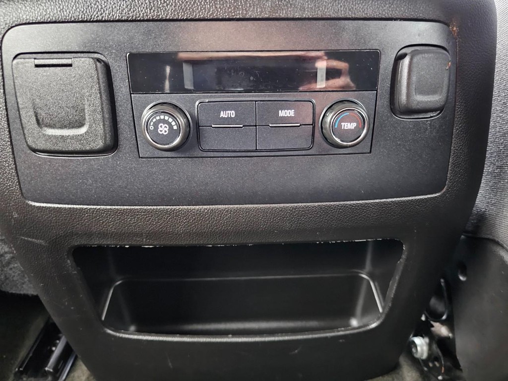 Chevrolet Tahoe Vehicle Full-screen Gallery Image 28