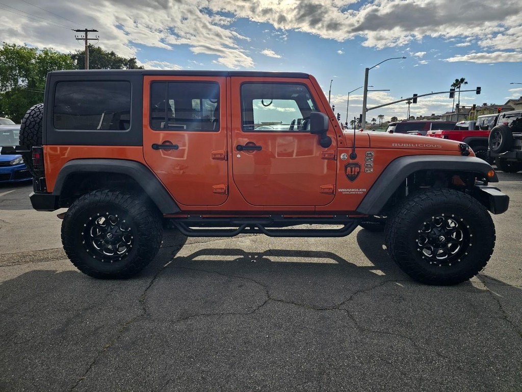 Jeep Wrangler Unlimited Vehicle Full-screen Gallery Image 8