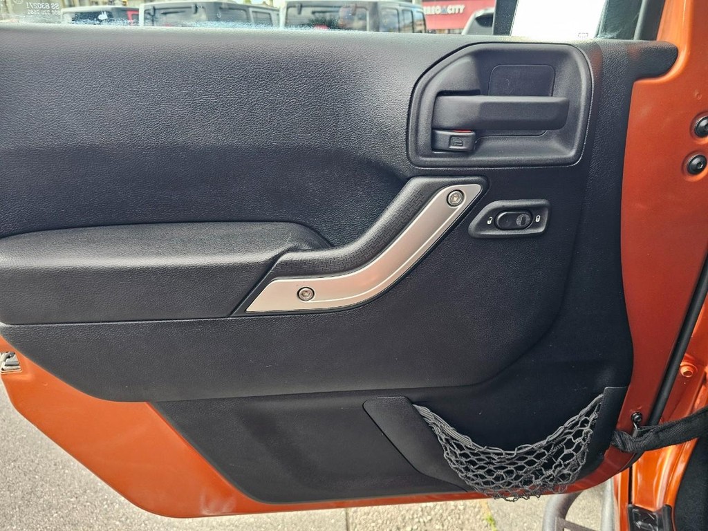 Jeep Wrangler Unlimited Vehicle Full-screen Gallery Image 22