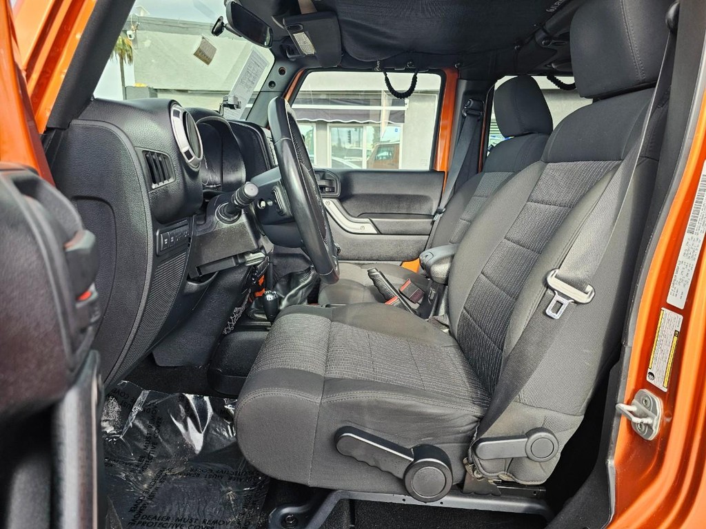 Jeep Wrangler Unlimited Vehicle Full-screen Gallery Image 23