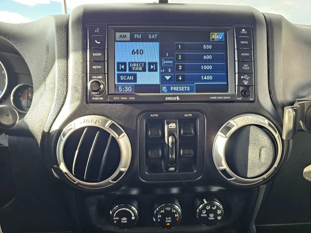 Jeep Wrangler Unlimited Vehicle Full-screen Gallery Image 28