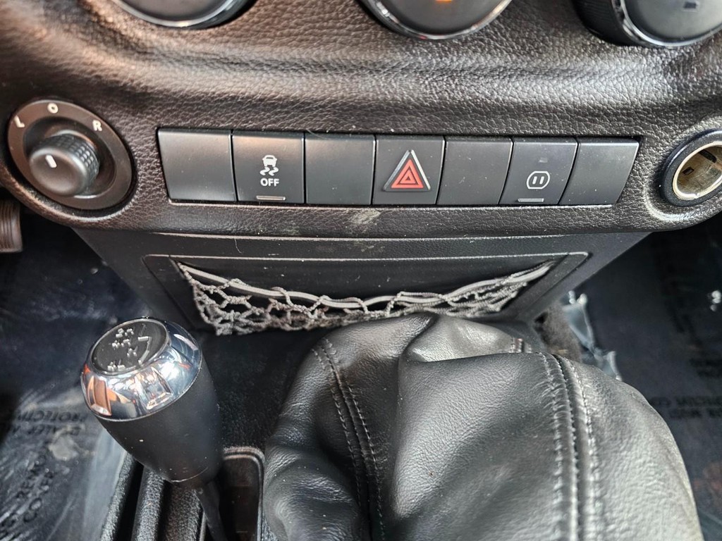 Jeep Wrangler Unlimited Vehicle Full-screen Gallery Image 29